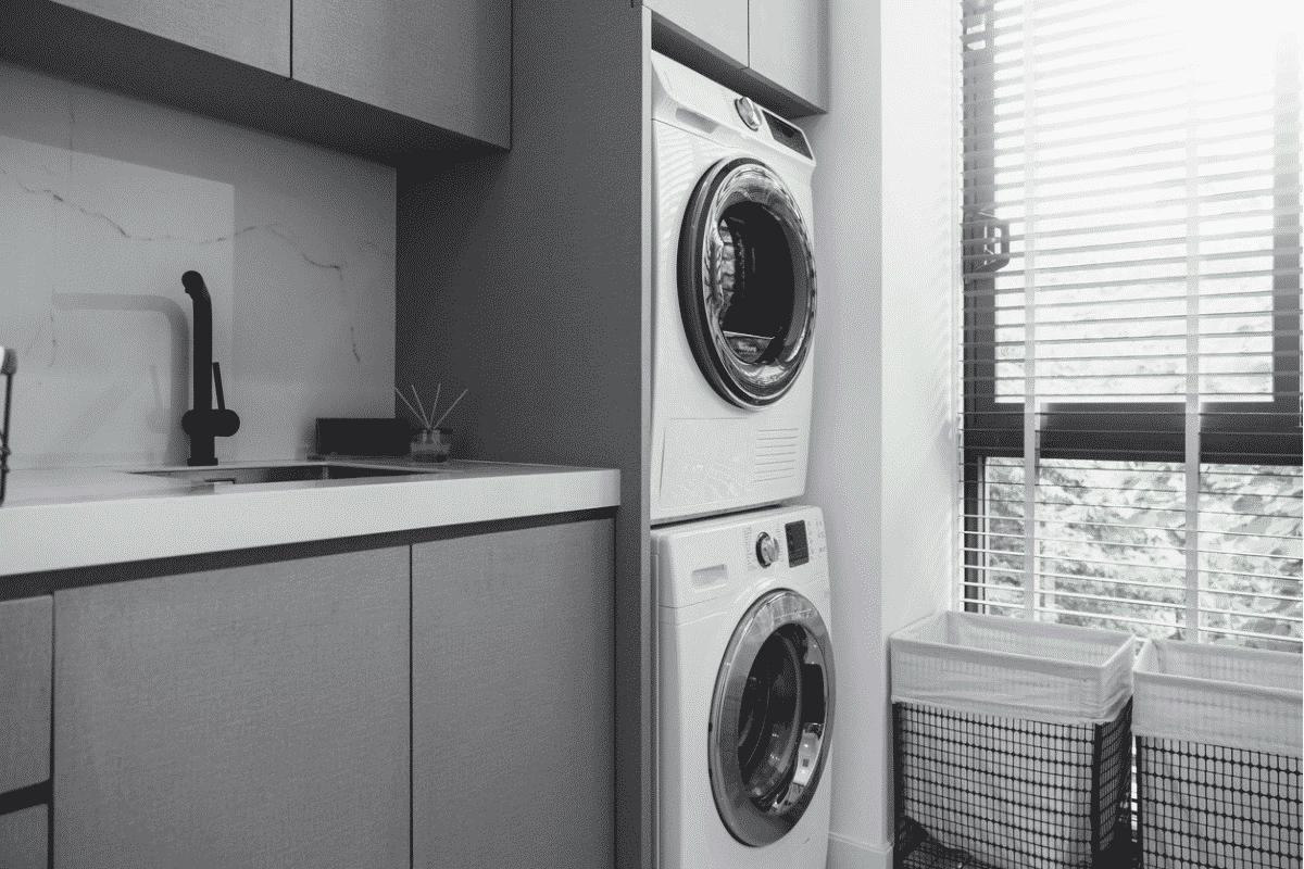 Secadora encima de lavadora
