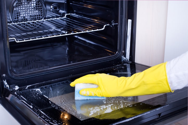 Así es cómo funciona la limpieza de un horno pirolítico