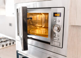 Microondas inteligente integrable en cocina